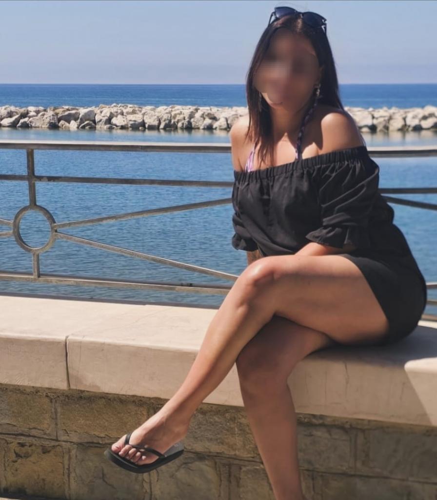 631366961: Chica busca chico en Sevilla
