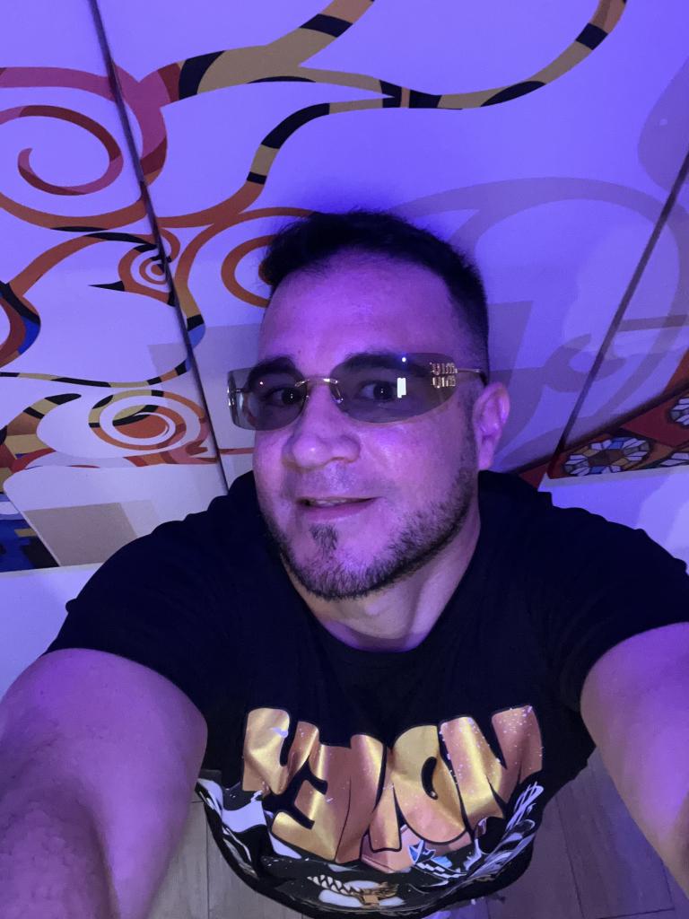 663526446: Chico busca chica en Barcelona