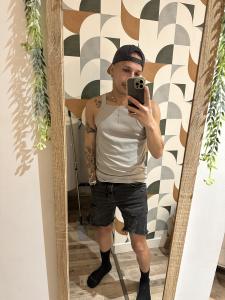 664403802: Chico busca chica en Valencia