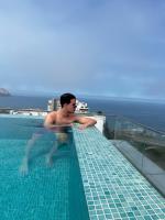 664206272: Chico busca chica en Barcelona