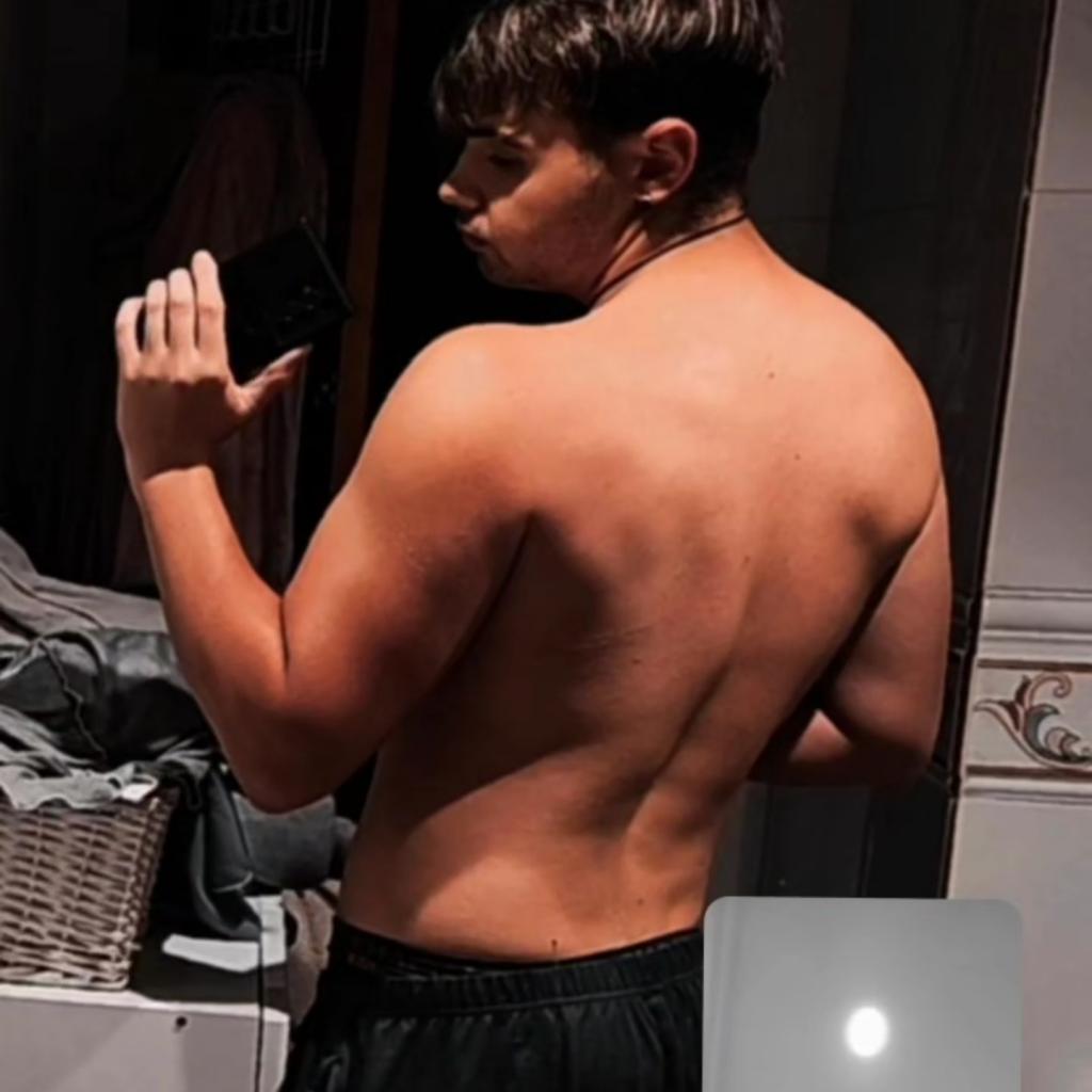 Chico busca chica en Sevilla: 