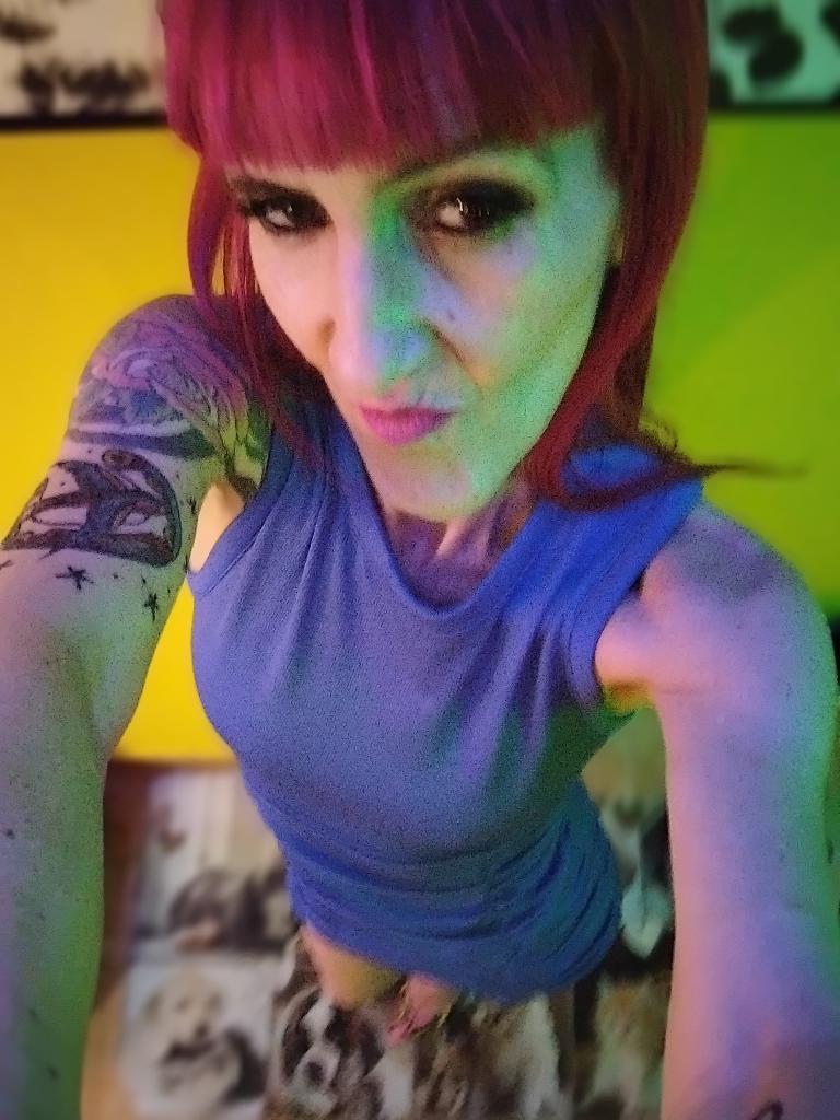 631239306: Chica busca chico en Asturias