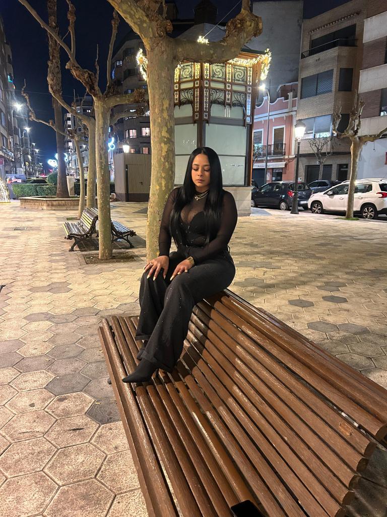 Chica busca chico en Alicante: Chica busca chico