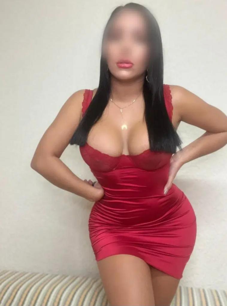 613905801: Chica busca chico en Málaga