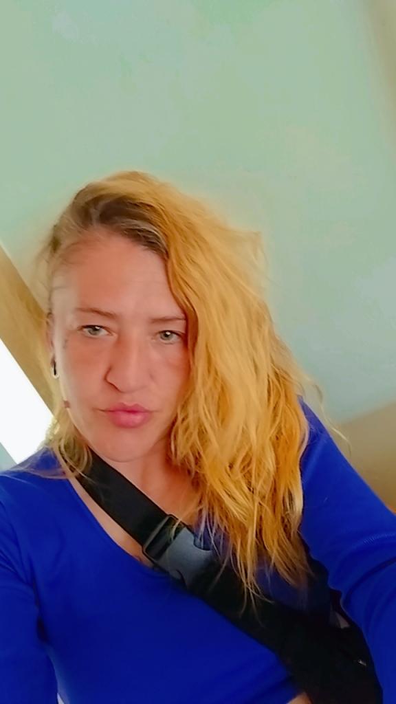 643532835: Chica busca chico en La Coruña