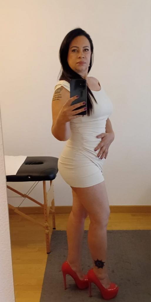 Chica busca chico en Ibiza: 