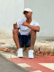 644484652: Chico busca chica en Valencia