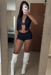 678786360: Chica busca chico en Ibiza