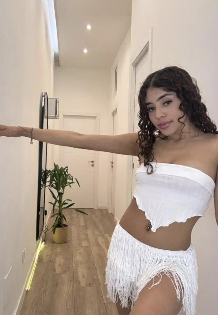 Chica busca chico en Almería: 