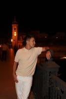 663138189: Chico busca chica en Sevilla