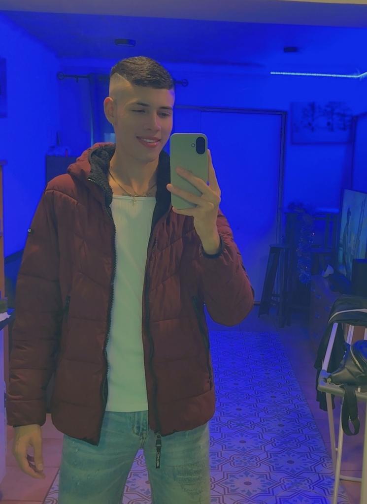 Chico busca chica en Sevilla: 