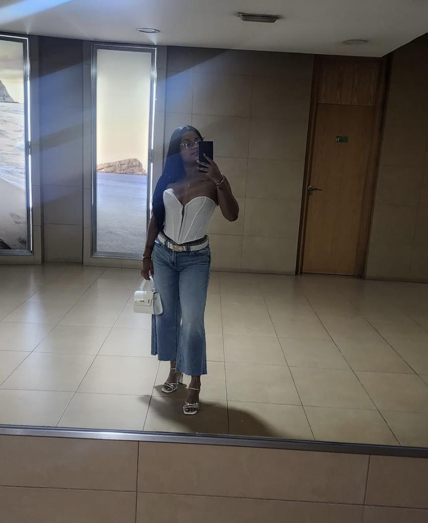 Chica busca chico en Alicante: Chica busca chico