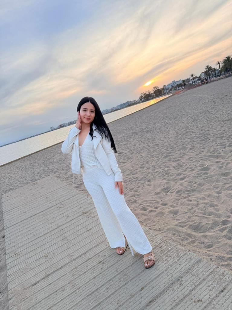 671111303: Chica busca chico en Gerona