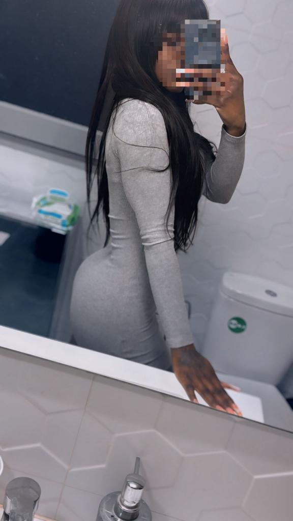 637151893: Chica busca chico en Sevilla