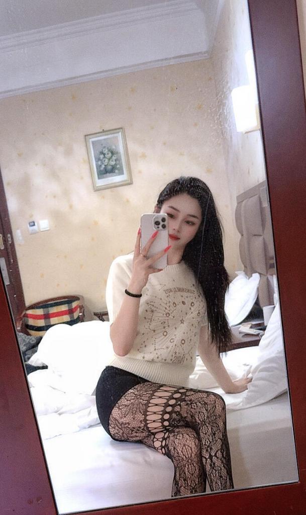 647138888: Chica busca chico en Barcelona