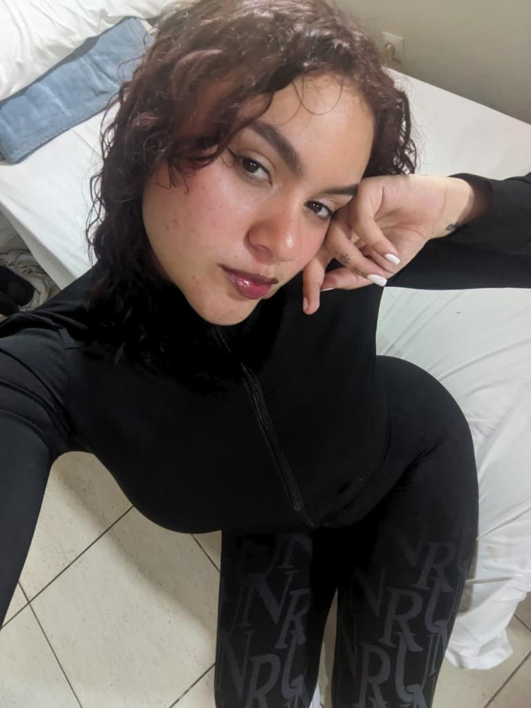 610219244: Chica busca chico en Barcelona