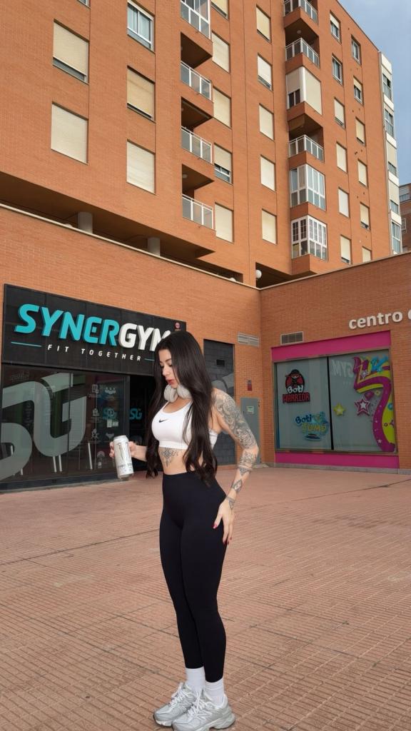 Chica busca chico en Almería: 