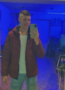 697625075: Chico busca chica en Sevilla