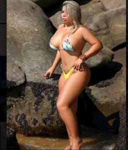 617039377: Chica busca chico en Sevilla
