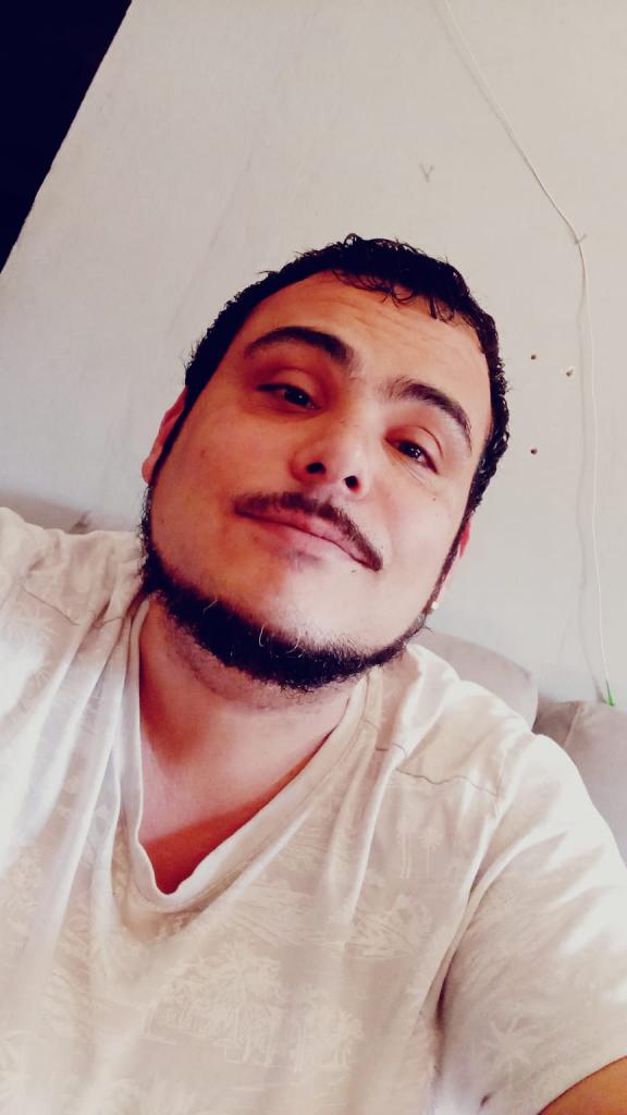 Chico busca chica en Sevilla: 