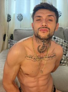 613218116: Chico busca chica en Sevilla