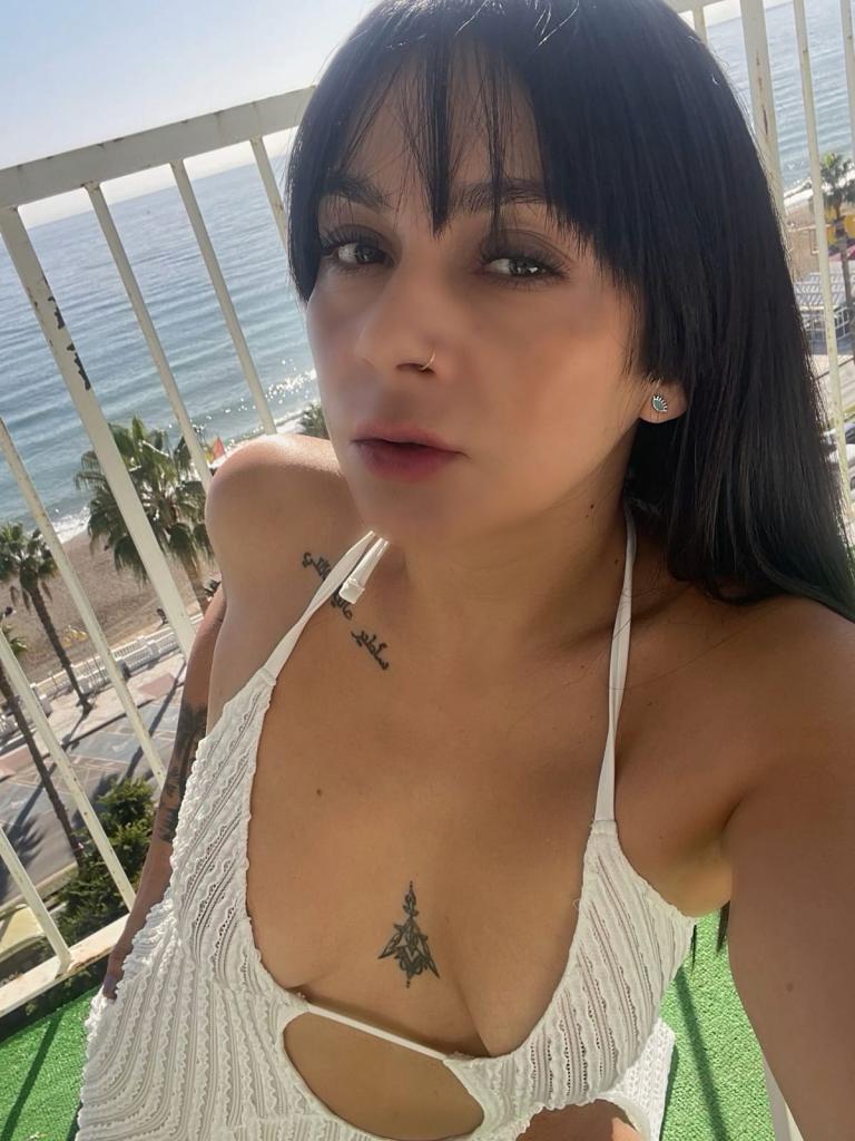 607068560: Chica busca chico en Málaga