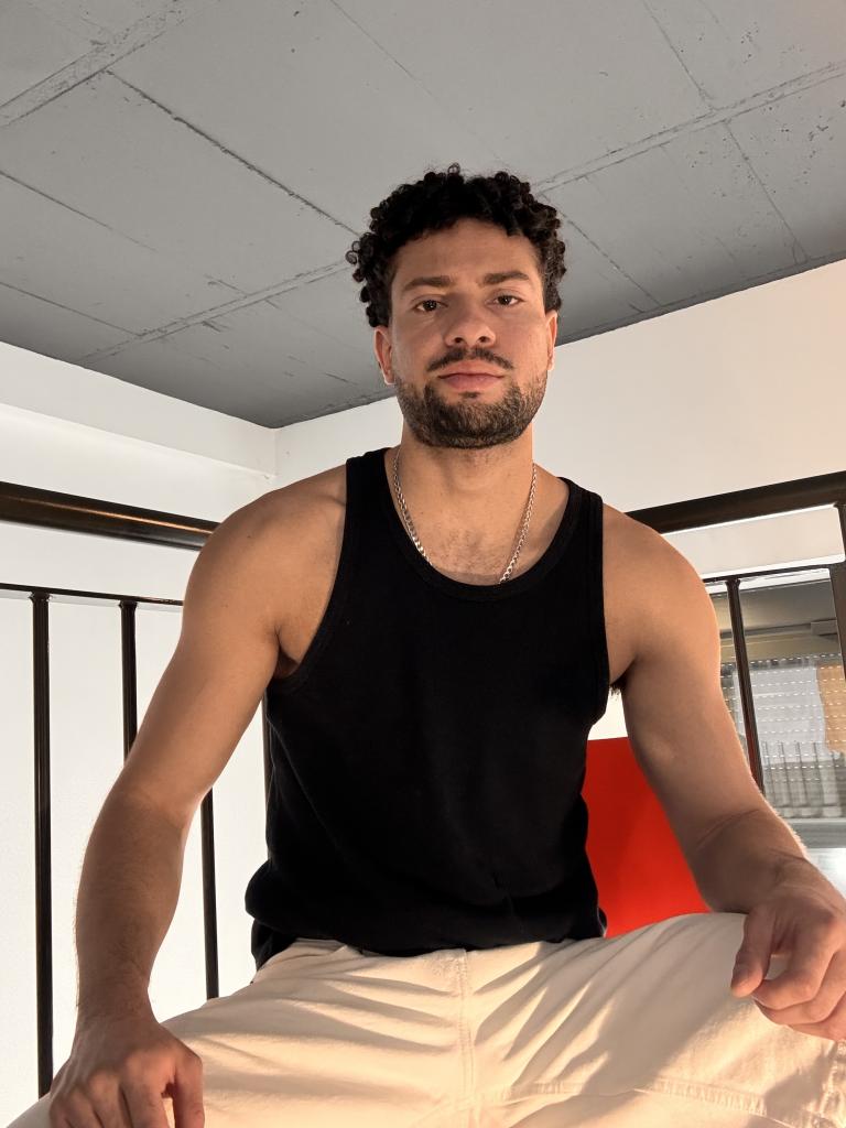 613839977: Chico busca chica en Murcia