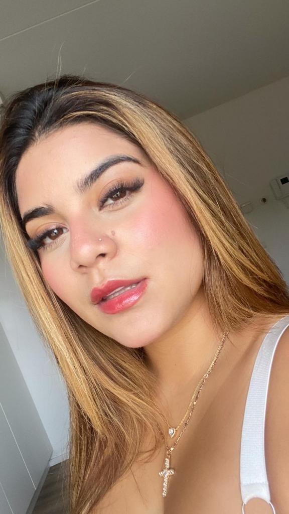 607315244: Chica busca chico en Barcelona