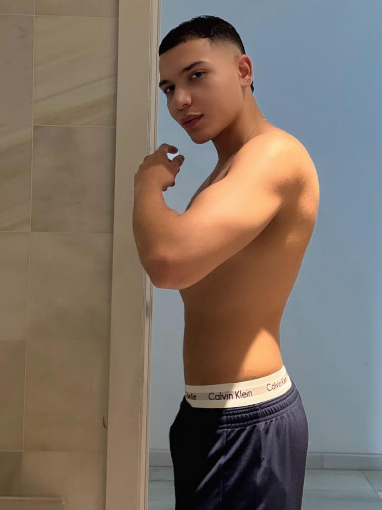 Chico busca chica en Almería: 