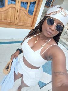 614936731: Chica busca chico en Barcelona