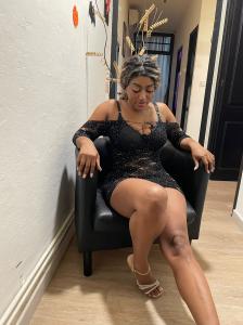 613937386: Chica busca chico en Barcelona