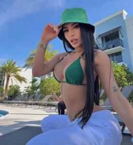 661157511: Chica busca chico en Navarra