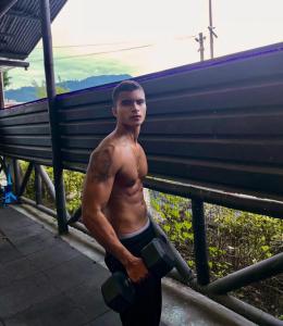 687328433: Chico busca chica en Madrid