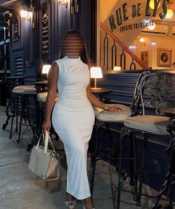 645104279: Chica busca chico en Barcelona