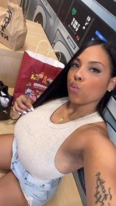 613717365: Chica busca chico en Tarragona