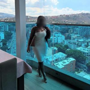 645104279: Chica busca chico en Barcelona