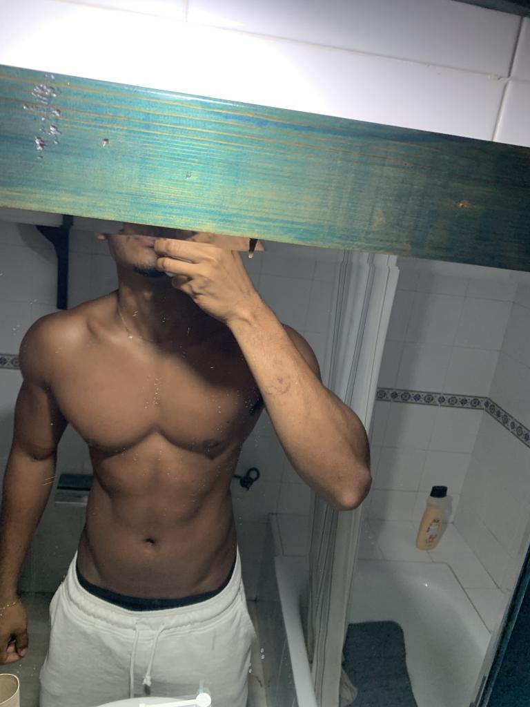 647939467: Chico busca chica en Madrid