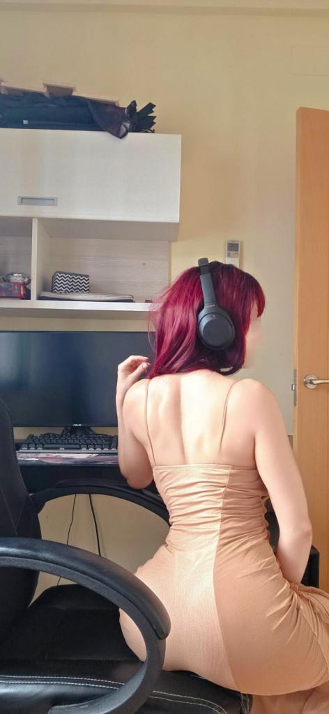 667357929: Chica busca chico en Sevilla