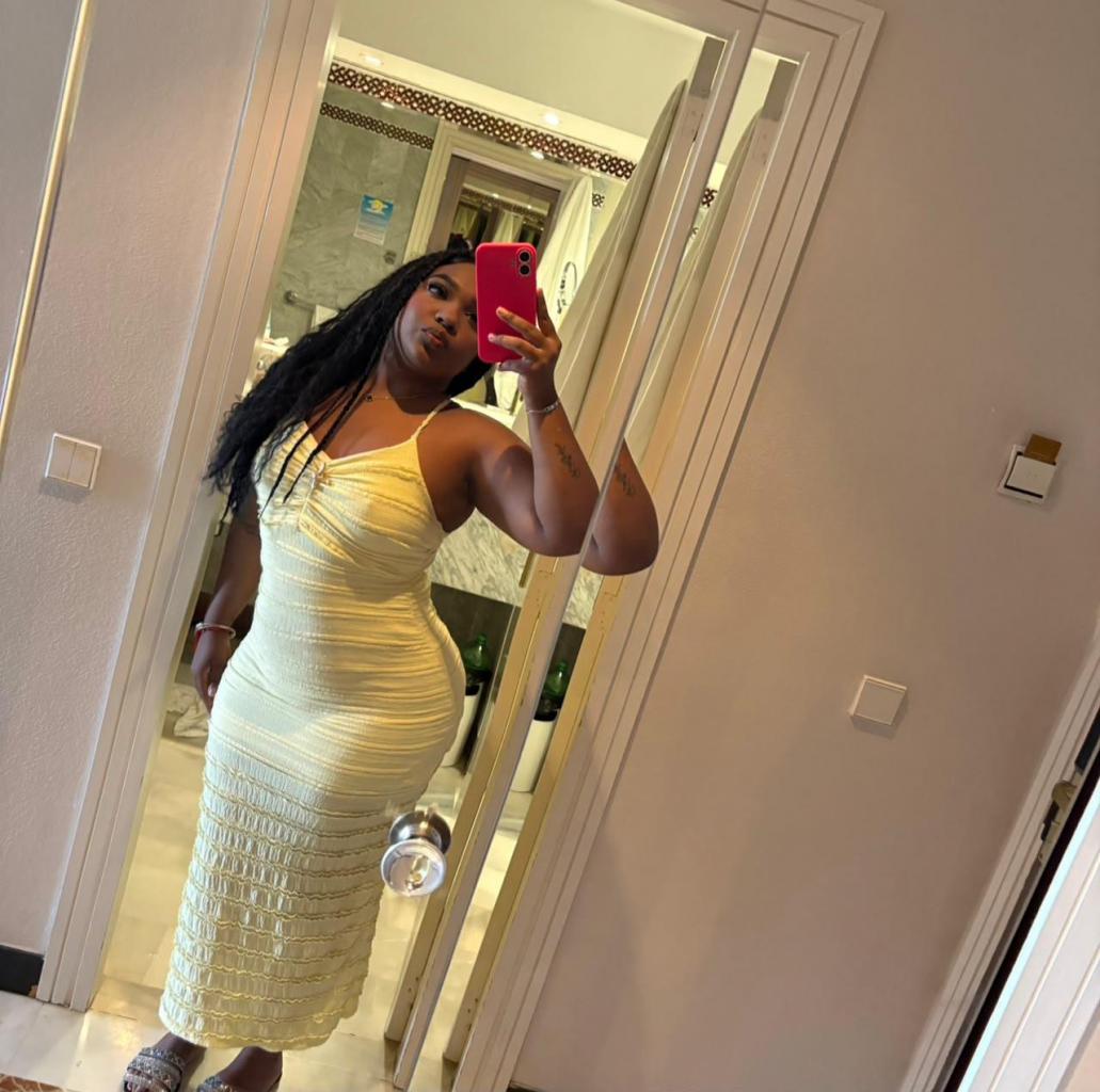 610768839: Chica busca chico en Sevilla