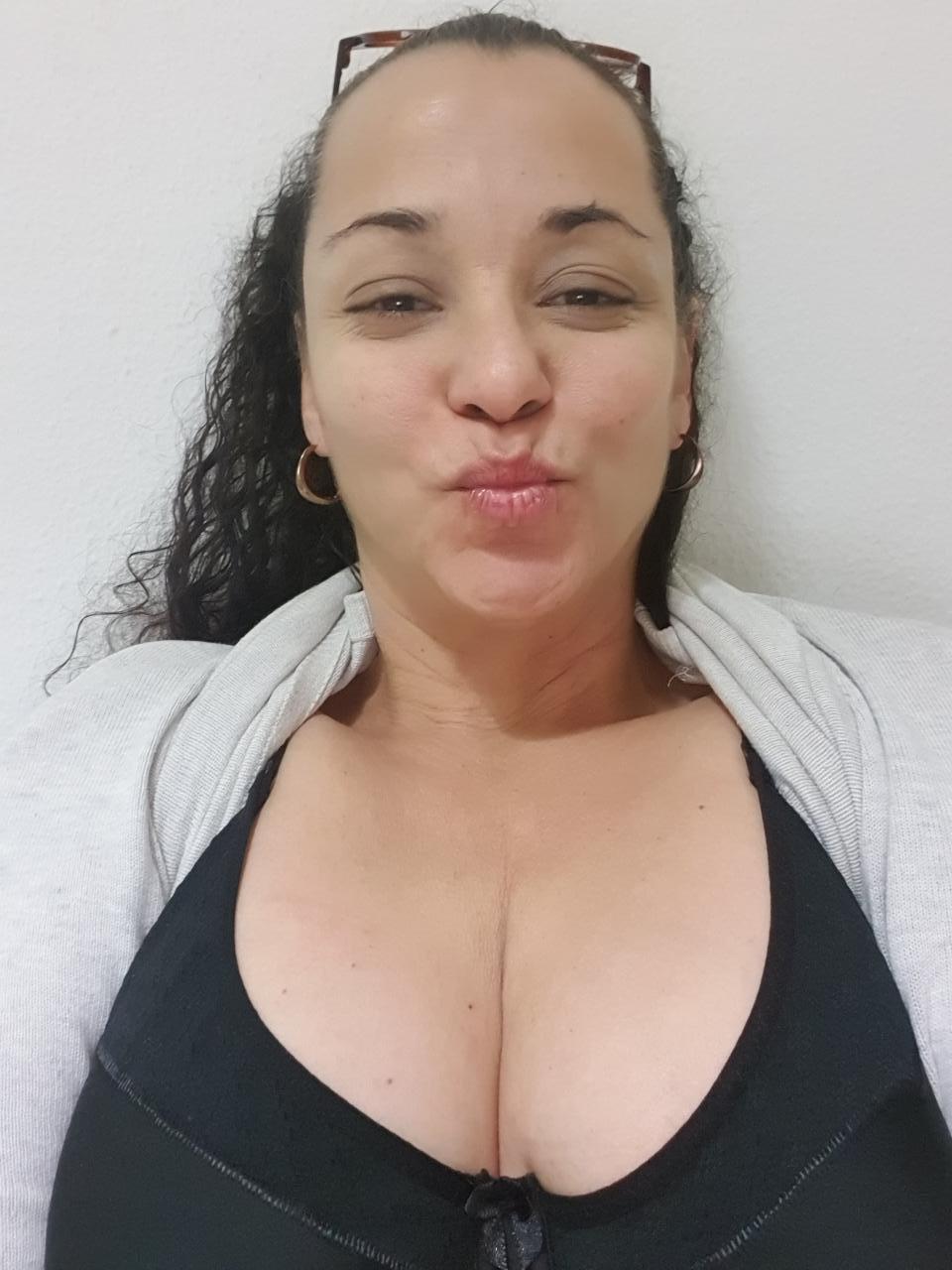 667605351: Chica busca chico en Valencia