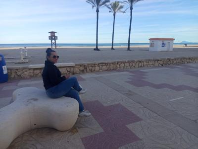 667605351: Chica busca chico en Valencia