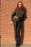 613967170: Chica busca chico en Sevilla