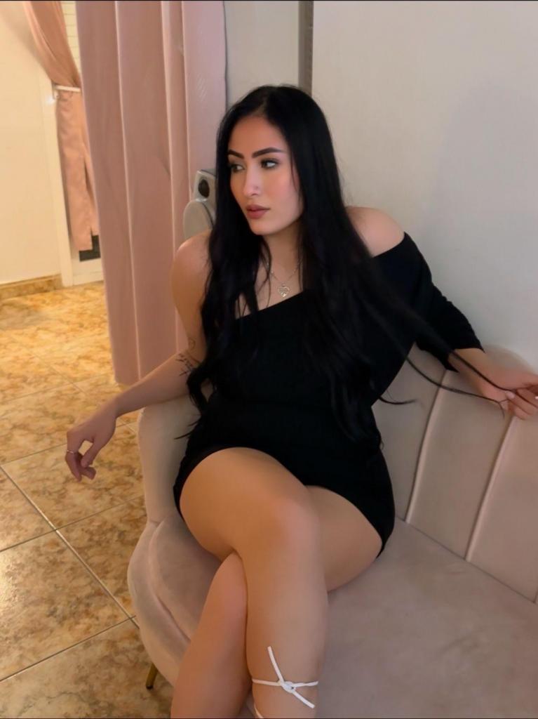 Chica busca chico en Ibiza: 