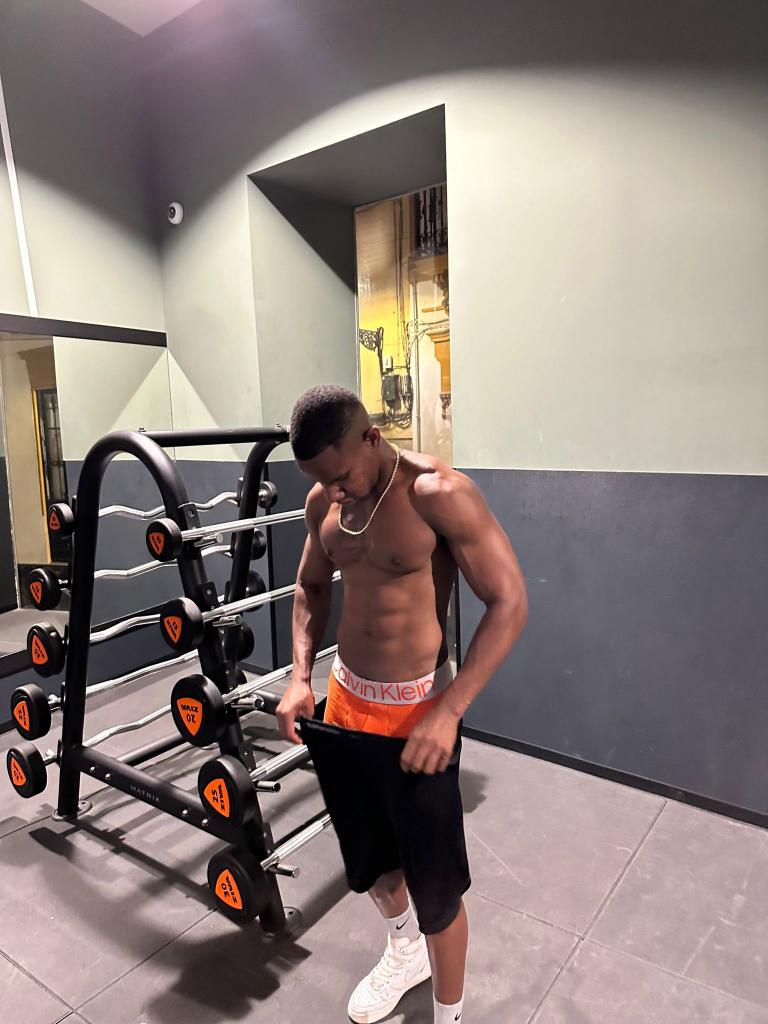 603945330: Chico busca chica en Barcelona