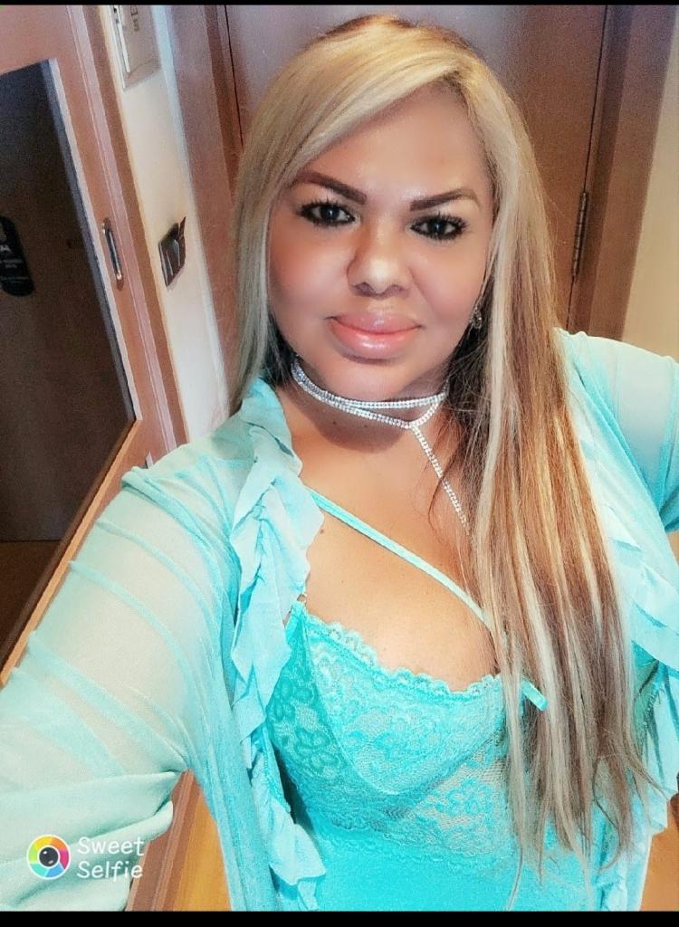 624282971: Chica busca chico en Sevilla