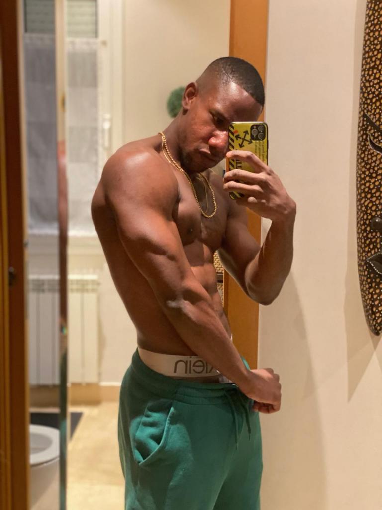 603945330: Chico busca chica en Barcelona