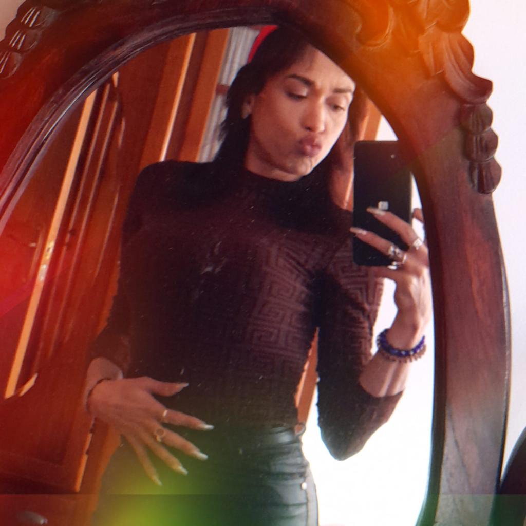 674987090: Transexual en León