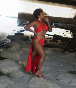 663174234: Chica busca chico en Barcelona