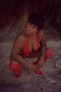 663174234: Chica busca chico en Barcelona