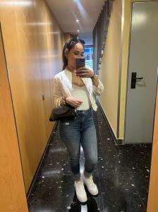 697683879: Chica busca chico en Gerona